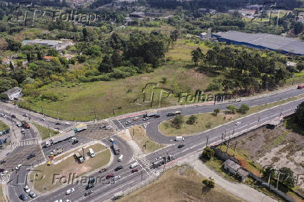 Vista de drone da Avenida Jacu-Pssego cruzamento com a Avenida Adriano Bertozzi