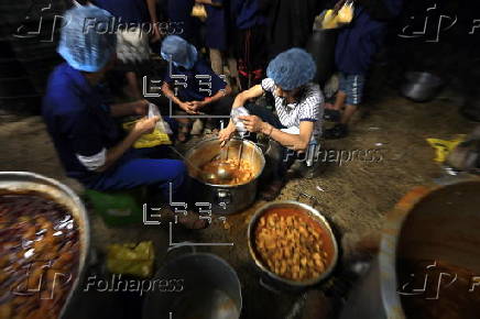 Charitable kitchen provides Ramadan iftar meals in Sanaa