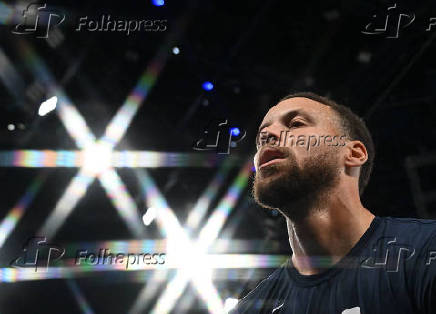 Stephen Curry durante partida Entrea Brasil e Estados Unidos