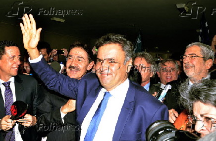 Senador Acio Neves chega ao Congresso Nacional