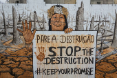 Mural 'Pare a Destruio', do artista Mundano em (SP)