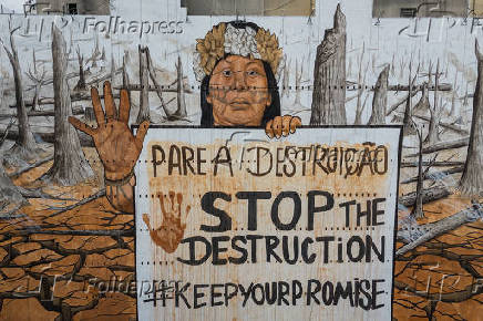 Mural 'Pare a Destruio', do artista Mundano em (SP)