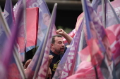 O candidato  prefeitura de SP, Guilherme Boulos, durante caminhada