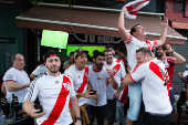 Torcedores do River Plate em bar da Vila Madalena (SP)