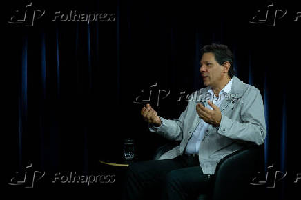 Fernando Haddad durante entrevista  Folha e ao UOL