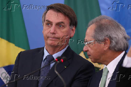 Bolsonaro e Guedes falam sobre medidas de combate ao coronavrus