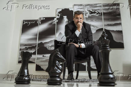 Retrato de Rodrigo Roca, advogado do senador Flvio Bolsonaro