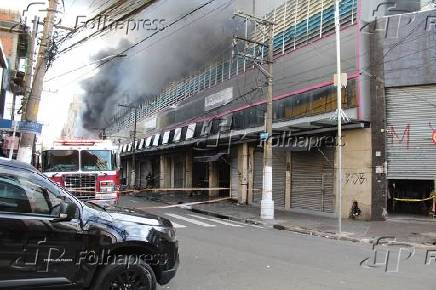 Incndio atinge Shopping 25 de Maro no bairro do Brs