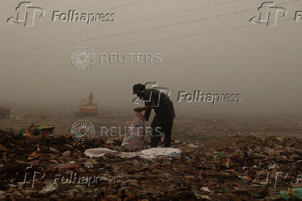 Smoggy morning in Peshawar