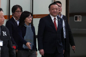 Shanghai Vice Mayor Hua Yuan arrives at Songshan Airport for the annual city forum in Taipei