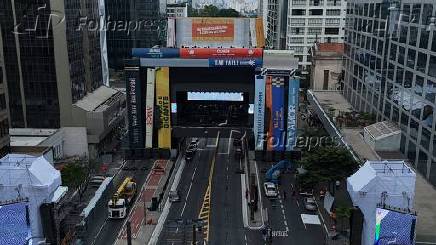 Montagem e passagem de som do palco rveillon da paulista em so paulo