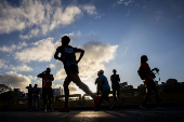 El brasileo Johnatas Cruz y la venezolana Magaly Garca ganan el Maratn CAF 2025