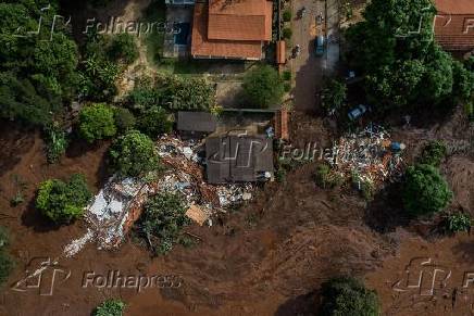 Lama invade casas do bairro Parque da cachoeira, em Brumadinho (MG)