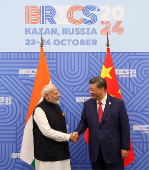 Chinese President Xi and Indian Prime Minister Modi meet in Kazan