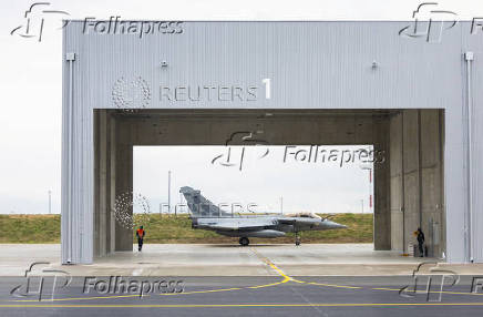A Rafale fighter jet arrives in Zagreb