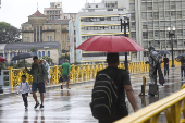 Forte chuva no Viaduto Santa Ifignia em SP