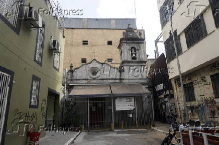 Luminrias tradicionais da Liberdade so retiradas pela prefeitura