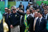 Bolsonaro brinca de reger banda durante desfile de Sete de Setembro