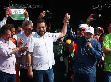 O deputado Guilherme Boulos e o presidente Lula no ato das centrais sindicais 