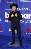 El negro y los diseos clsicos intervenidos dominaron la alfombra de los Latin Billboards