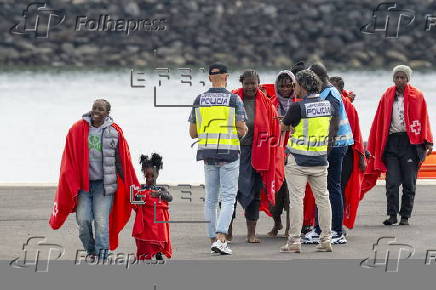 Salvamento Martimo rescata a 52 personas de una segunda embarcacin neumtica en aguas de Lanzarote