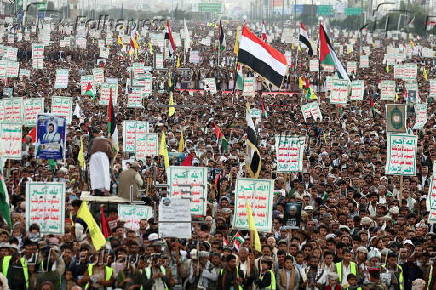 Houthi supporters protest againt the US and Israel in Sana'a