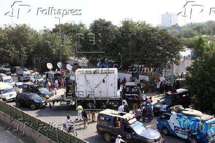 Relocation of Madhubala elephant from Karachi Zoo to Safari Park in Karachi