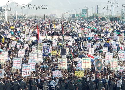 Houthi supporters rally in Sana'a in solidarity with the Palestinian people