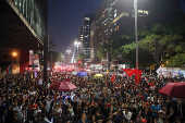 Protesto convocado pela Frente Povo Sem Medo, na avenida Paulista (SP)