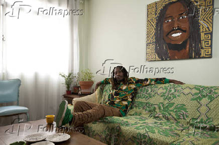O MC paulistano Rincon Sapincia em seu apartamento, em So Paulo
