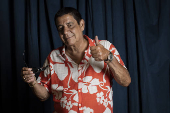 Zeca Pagodinho, que comemora 40 anos de carreira, em seu bar na Barra da Tijuca