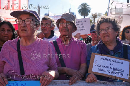 Retirees protest against Milei's adjustment policies