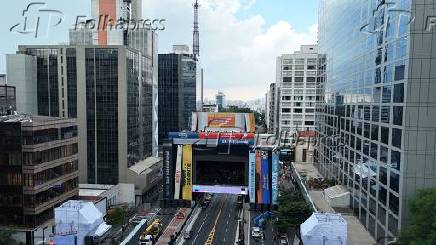 Montagem e passagem de som do palco rveillon da paulista em so paulo