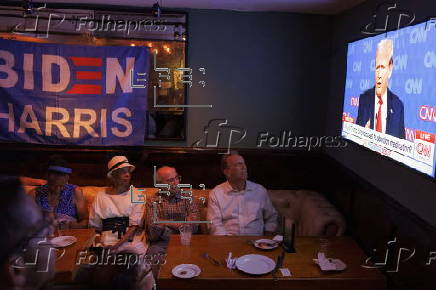 Democratic Clubs of New York watch presidential debate at Manhattan bar
