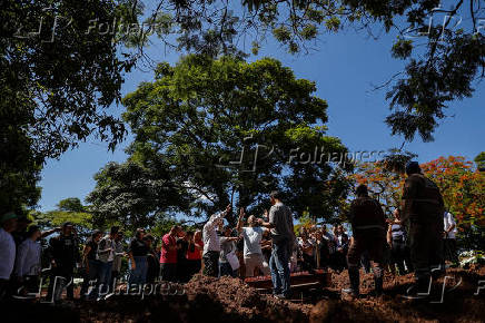 Motorista de aplicativo morto no aeroporto de Guarulhos  enterrado