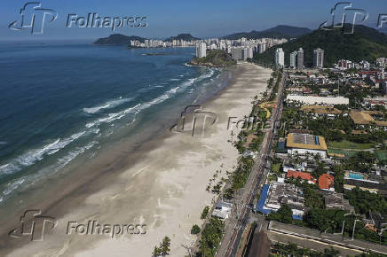 Praia do Tombo e ao fundo Praia do Bueno