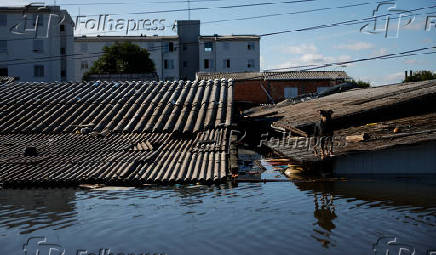 Bairro Mathias Velho, em Canoas (RS), pernamece alagado