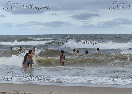 Matinhos (PR), 01/01/2025 ? Afogamentos praia do Parana.  Bombeiros aturaram em afogamentos no primeiro dia do ano de 2025, na praia de Matinhos no litoral paranaense , nesta terca-feira(01).