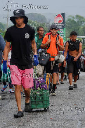 Migrant caravan leaves Huixtla to reach the U.S. border