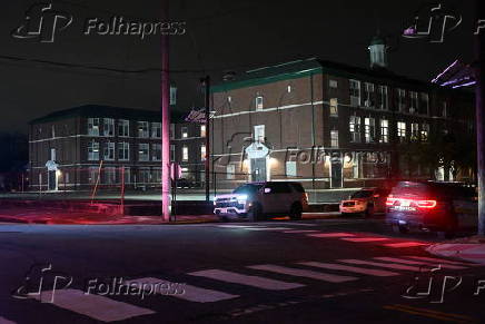 Uma pessoa baleada do lado de fora das escolas pblicas de paterson escola pblica 25 em paterson nova jersey