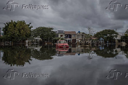 Canoas permanece alagada devido s chuvas