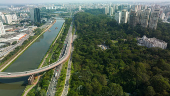 Trecho ao lado da marginal Pinheiros  privado e contguo ao parque BurleMarx