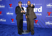 El negro y los diseos clsicos intervenidos dominaron la alfombra de los Latin Billboards