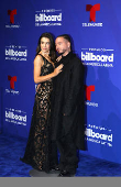 El negro y los diseos clsicos intervenidos dominaron la alfombra de los Latin Billboards