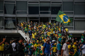 Apoiadores de Bolsonaro invadem o Palcio do Planalto