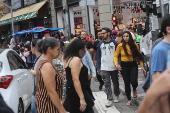 Movimentao na Rua 25 de Maro em So Paulo