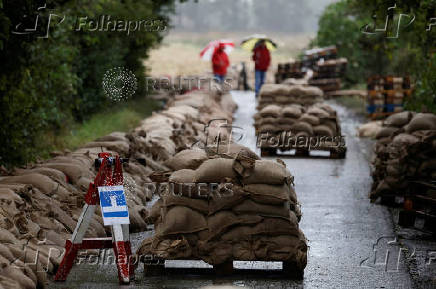 Preparations for flooding in Austria