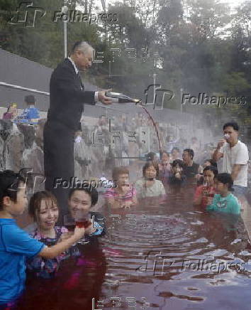 2024 Beaujolais Nouveau wine release event at hot spring in Hakone