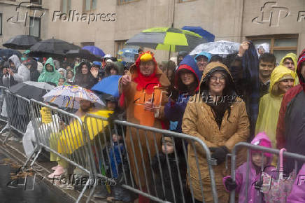 Desfile anual do dia de ao de graas da macy's acontece na cidade de nova york