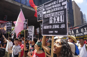 Manifestantes protestam contra a jornada de trabalho 6x1